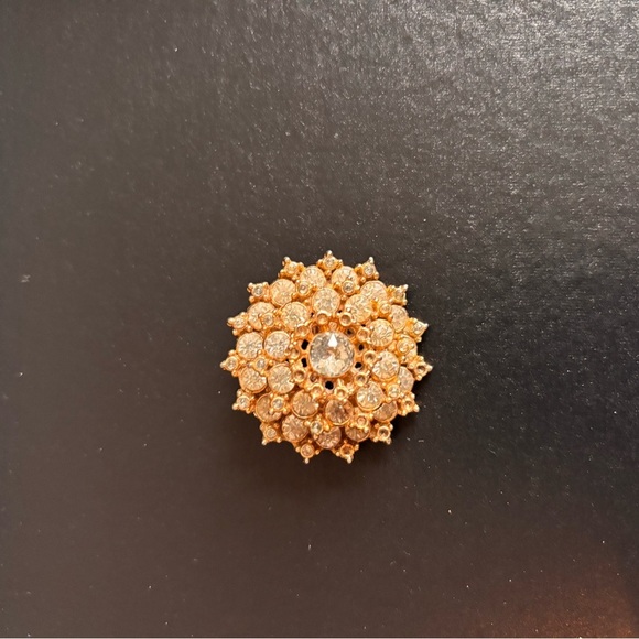 Elegant Vintage Gold Floral Brooch - Picture 4 of 7